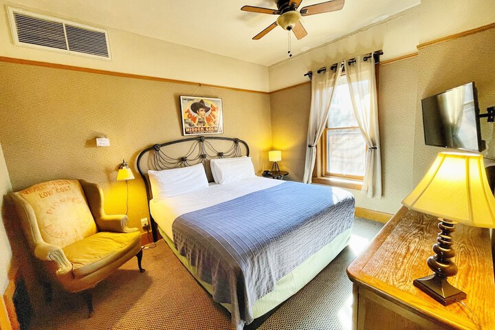 Room 10 of 36