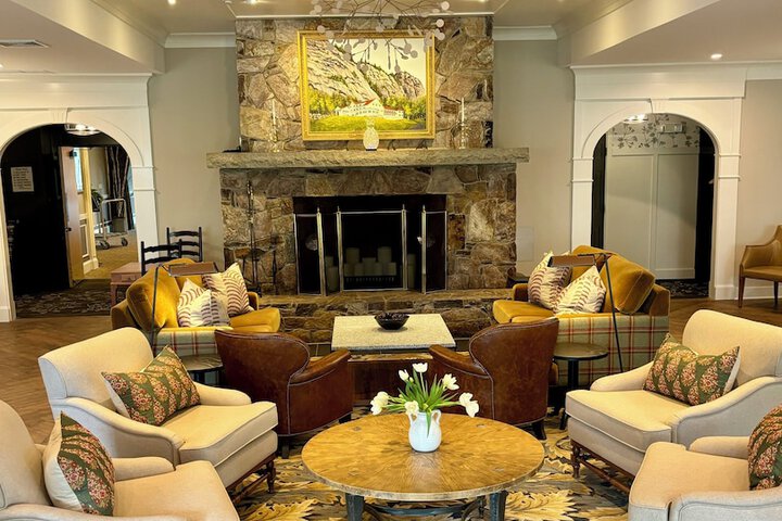 The White Mountain Hotel & Resort