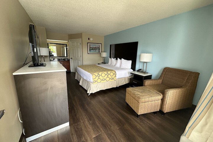 Room 32 of 59