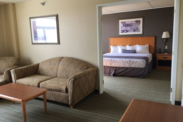Room 33 of 83