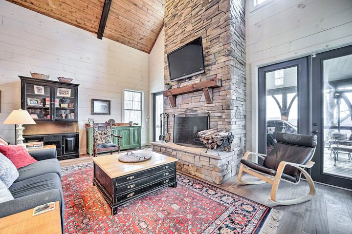 On 22 Acres: Cullowhee Craftsman Home w / Mtn Views