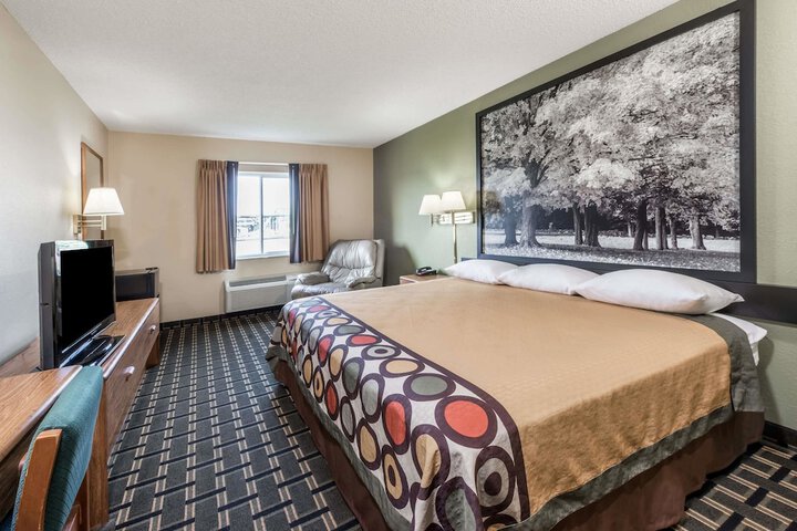 Room 4 of 15