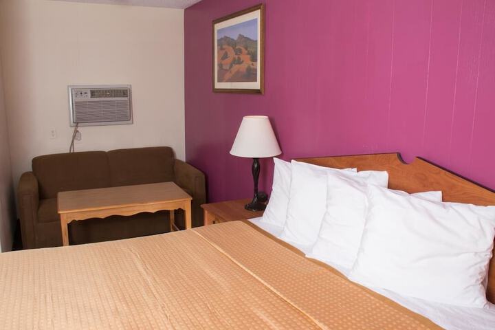 Room 10 of 33