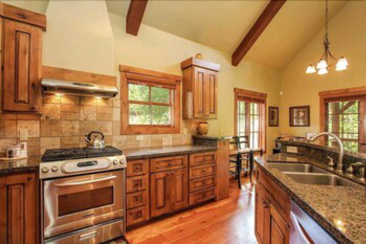Discovery Chalet 374 - Three Bedroom Cabin
