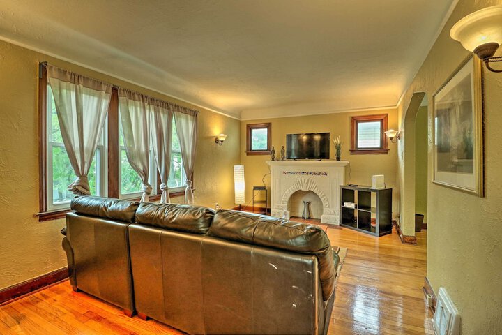 Cozy Duplex: Half Mi to Magic Bag & Woodward Ave!