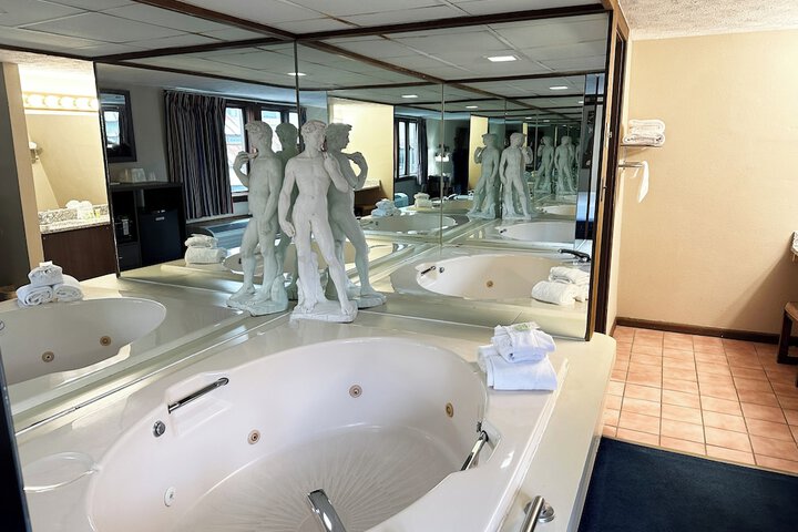 Hot Tub 89 of 100