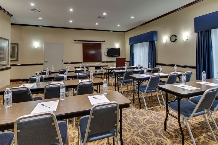 Holiday Inn Express & Suites Allentown West by IHG
