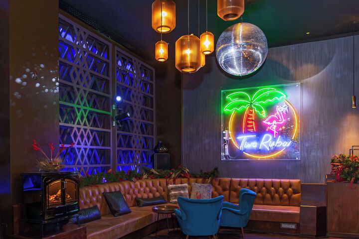 Lounge 124 of 131