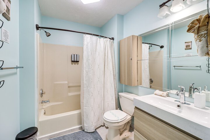 Long Pond Home w / Private Hot Tub & Game Room