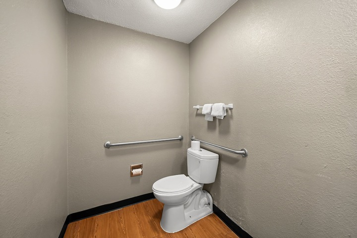 Room 25 of 33