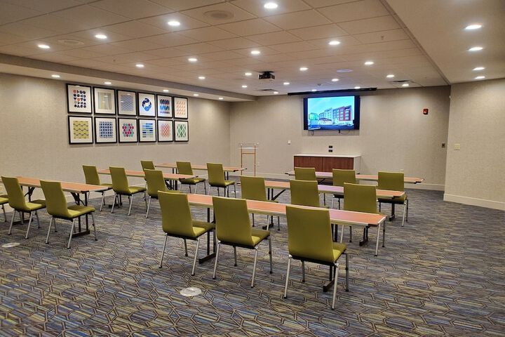 Holiday Inn Express & Suites Sandusky by IHG