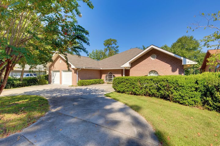 Chic Home w / Club Access Near Bay St. Louis!
