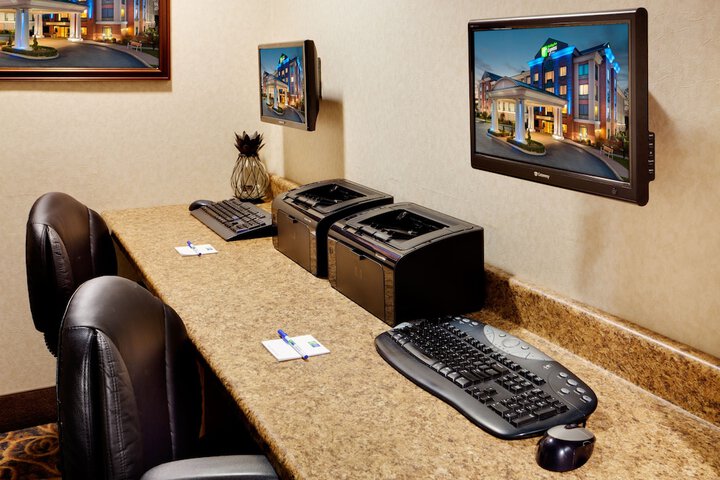 Holiday Inn Express Hotel & Suites Warwick-Providence (Arpt) by IHG