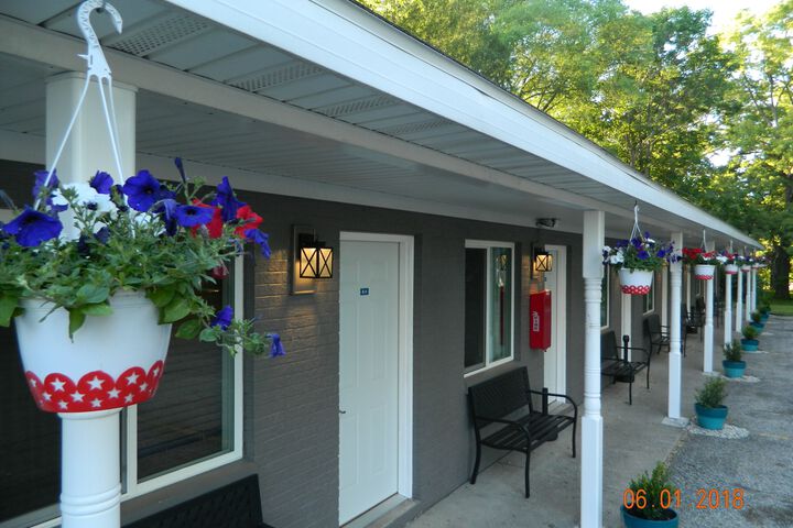Lake Land Inn