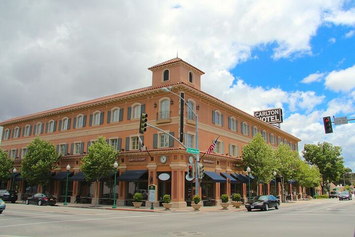 The Carlton Hotel Atascadero – Paso Robles, a Tribute Portfolio Hotel