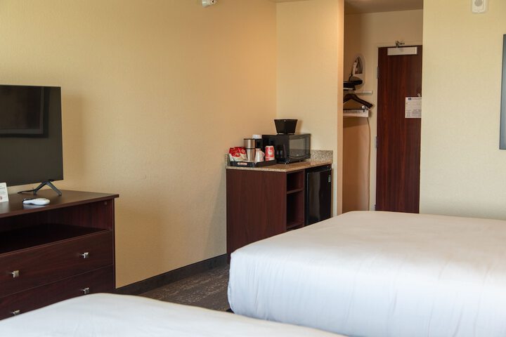 Room 27 of 48
