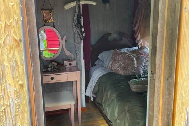 Nauti Otter Inn and Yurt Village