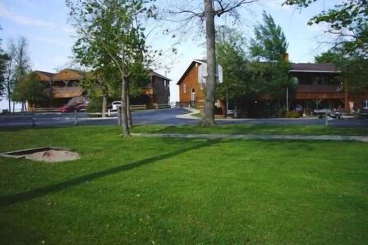 Horseshoe Bay Lodge