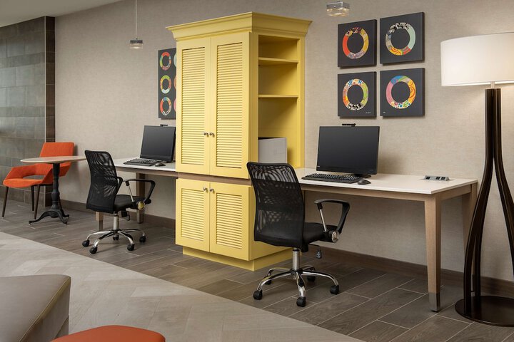 Business Center 39 of 41