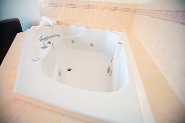 Hot Tub 48 of 51
