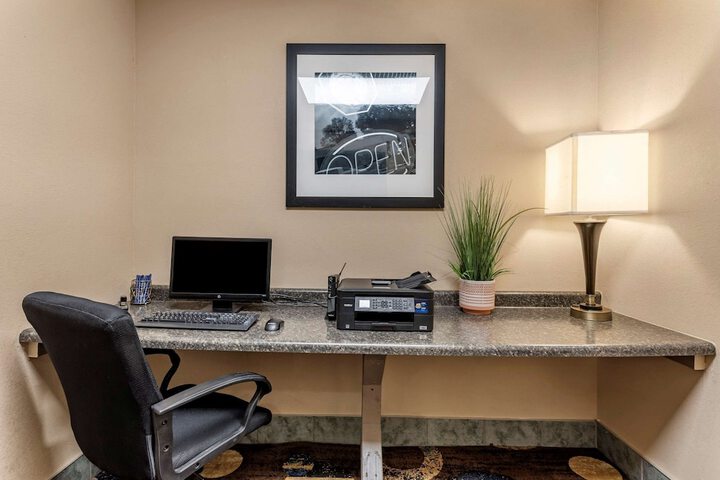 Business Center 47 of 47
