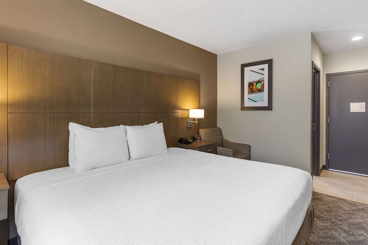 Room 16 of 36