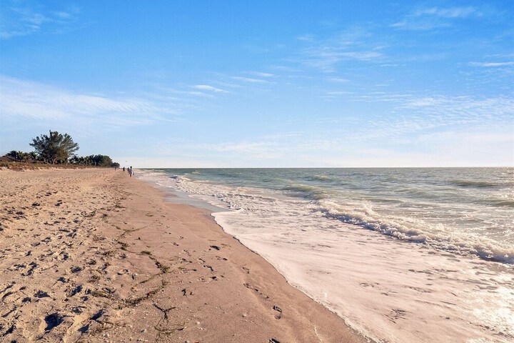 The Palm and Shell Captiva Island Private Luxury Home With Pool hot tub and Beach Access