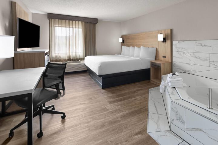 La Quinta Inn & Suites by Wyndham Mansfield OH