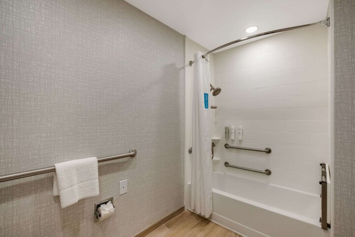 Hampton Inn by Hilton Philadelphia / Willow Grove