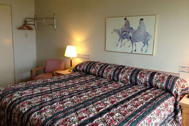 Room 10 of 37