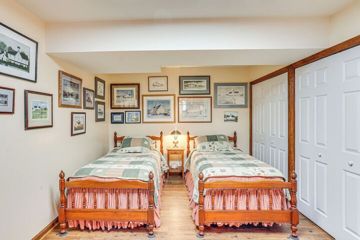 Charming Apartment w / Yard & Beautiful Gardens!