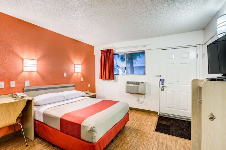Room 16 of 21
