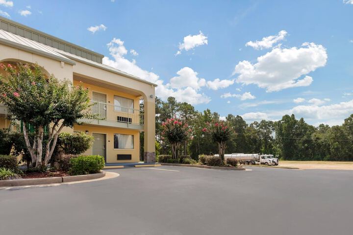 Quality Inn McComb