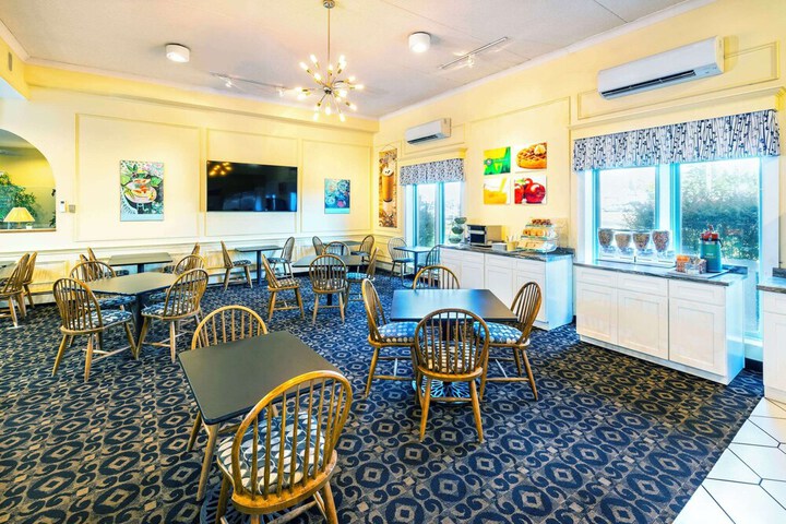 Quality Inn & Suites Garden of the Gulf