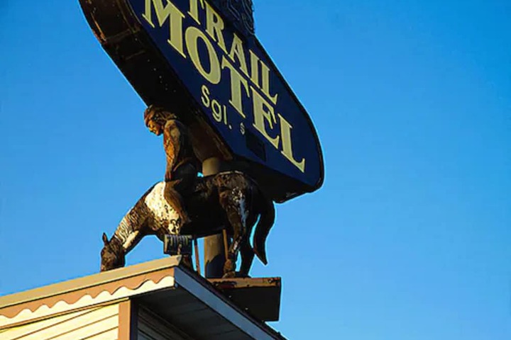 Trail Motel