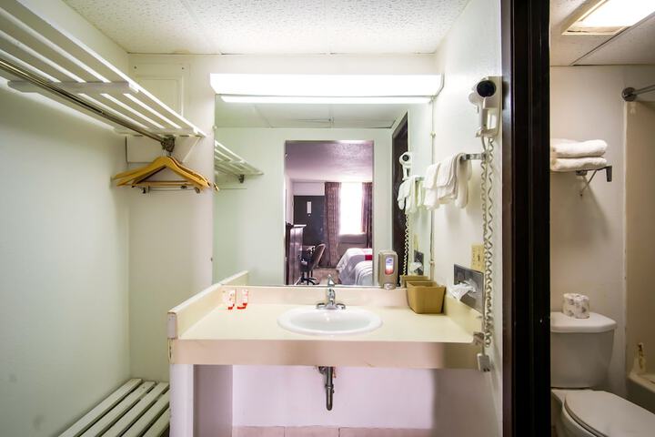OYO Hotel Hutchinson KS West 4th Ave