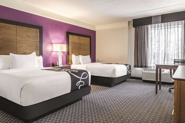 La Quinta Inn & Suites by Wyndham Alexandria Airport