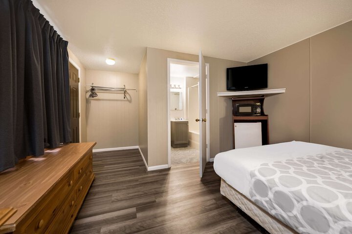 Room 15 of 19
