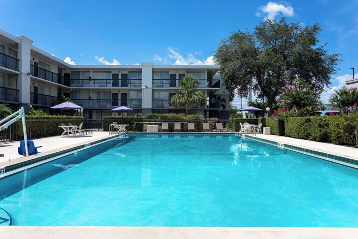 Ramada by Wyndham Altamonte Springs Near I-4