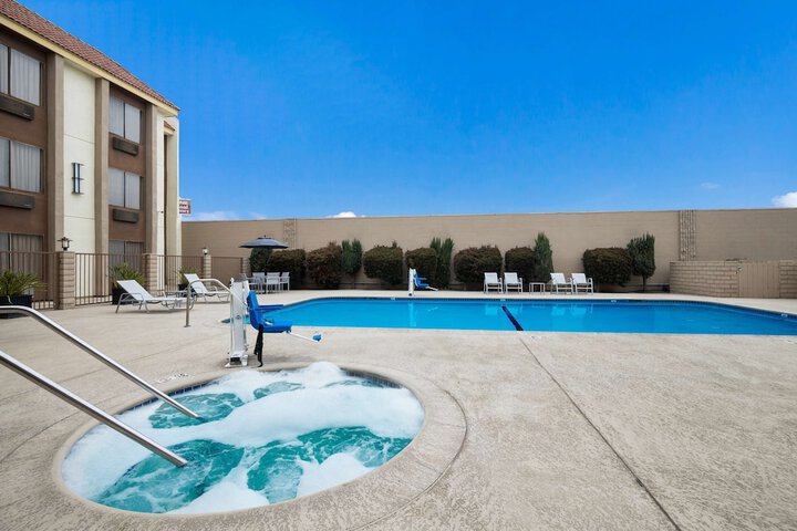 Pool 7 of 37