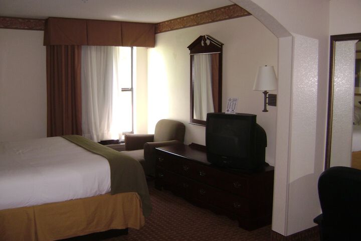 Room 3 of 20