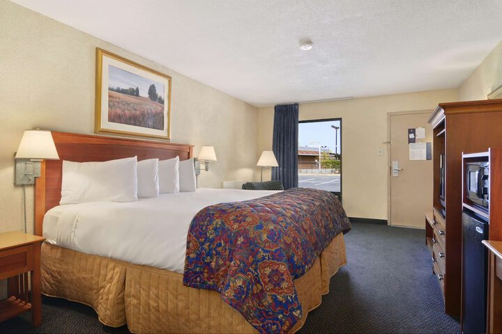 Room 15 of 29