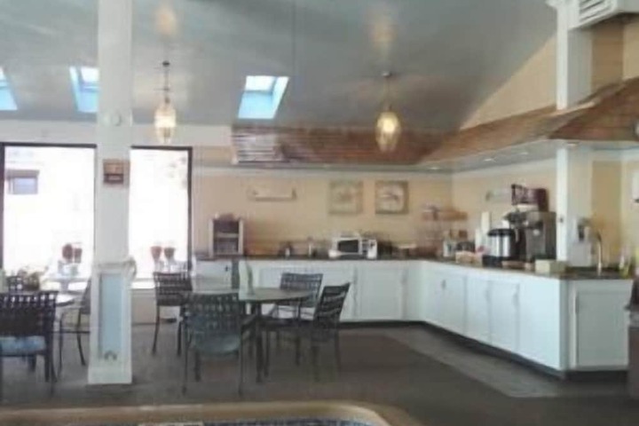 Hyannis Travel Inn