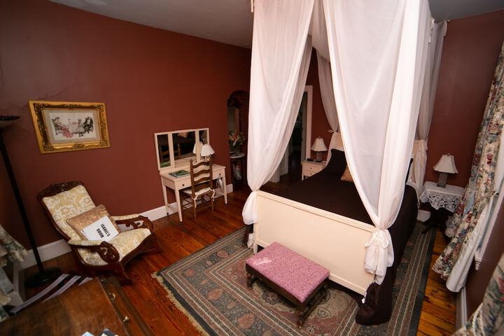 Room 40 of 51