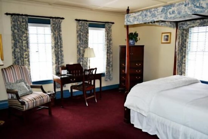 Room 26 of 43
