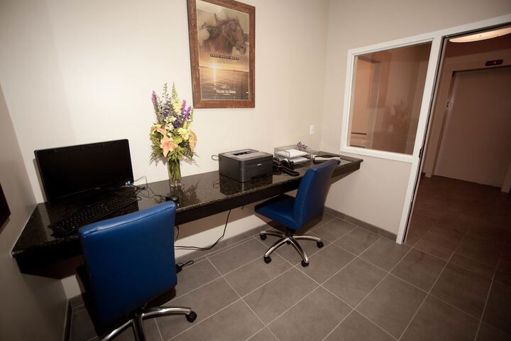 Business Center 47 of 51