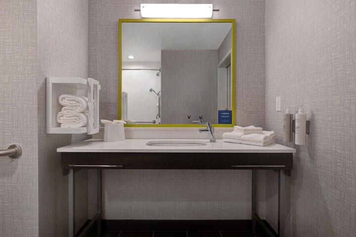 Hampton Inn & Suites Marina