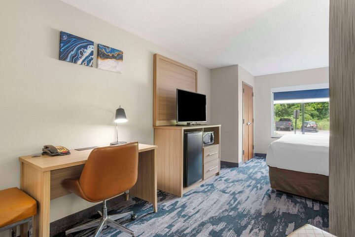 Room 26 of 39