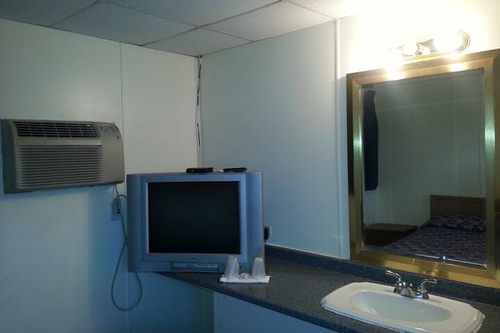 Room 14 of 18