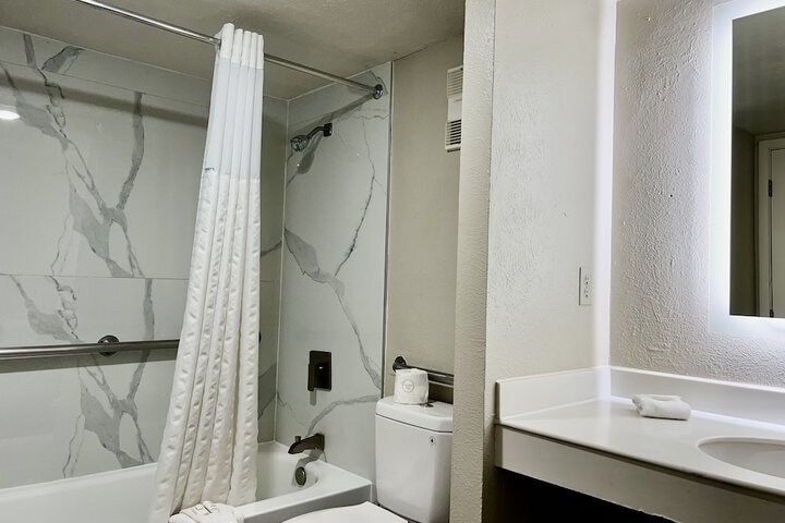 Room 13 of 25
